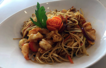 147. Spaghetti di Riso Thai con Frutti di Mare